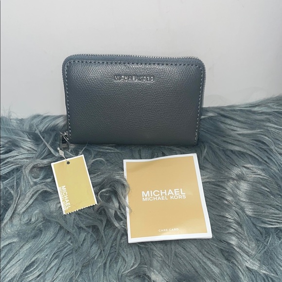 MICHAEL Michael Kors Handbags - NWT Michael Kors Jet Set Small Zip Around Leather Card Case